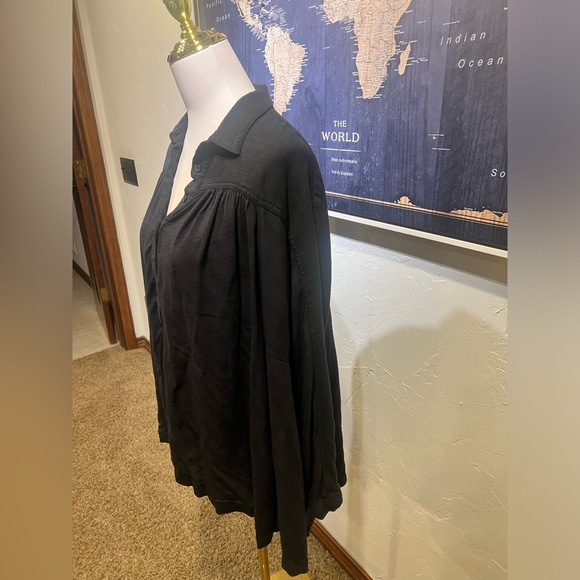 Free People oversized black top with collar and detail on back as shown in photo - Picture 2 of 9